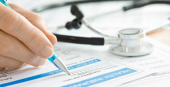 Кто является участниками обязательного медицинского страхования?